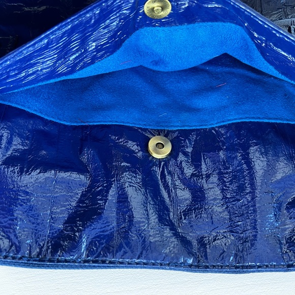 MATT & NAT - VINTAGE/VEGAN BLUE CRINKLE CLUTCH BAG - Picture 4 of 6